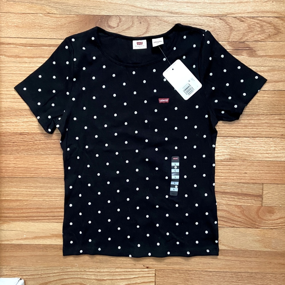 Black/Daisy Levi tee